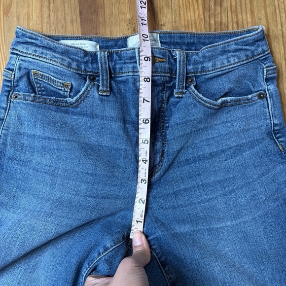 Universal Thread Blue Jeans - Picture 2 of 9